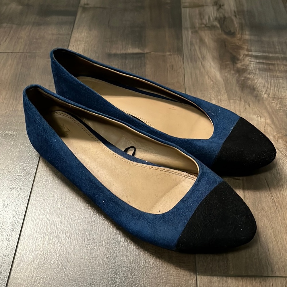Black and blue flats
